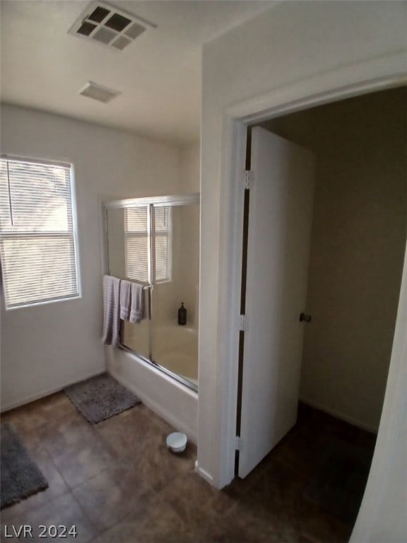 full bathroom featuring enclosed tub / shower combo and visible vents