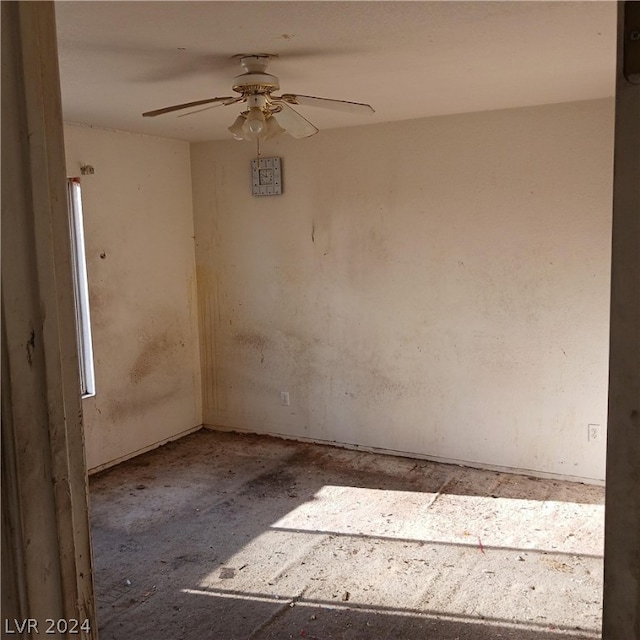 unfurnished room featuring ceiling fan