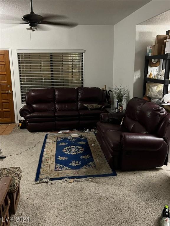 carpeted living room featuring ceiling fan