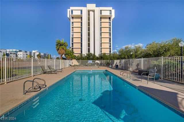 view of swimming pool