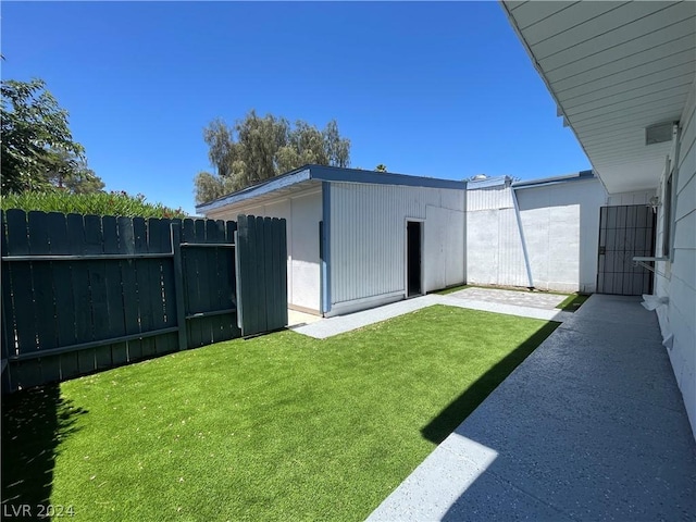 4281 White Sands Ave, Las Vegas, NV 89121 - view of yard with an outbuilding