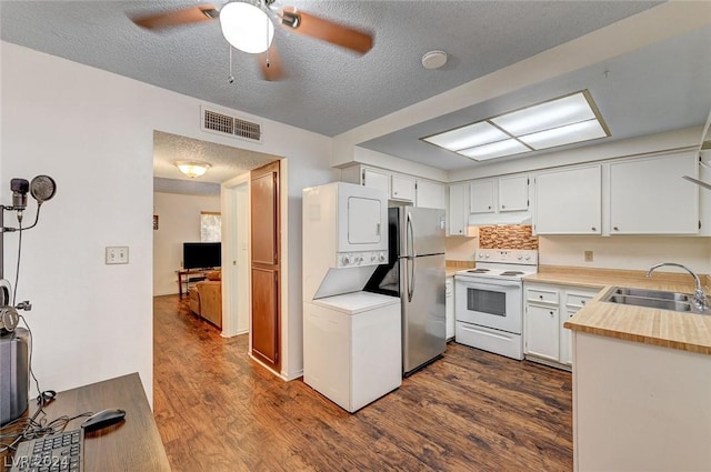 4770 Topaz St Unit 18, Las Vegas, NV 89121 - kitchen featuring electric range, visible vents, stacked washer and dryer, a sink, and freestanding refrigerator
