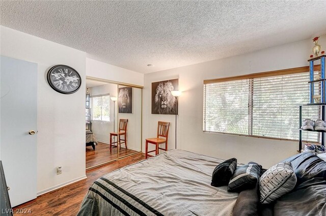 bedroom featuring a textured ceiling, hardwood / wood-style flooring, and a closet