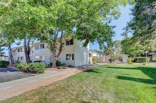 4770 Topaz St Unit 18, Las Vegas, NV 89121 - view of side of property with a yard