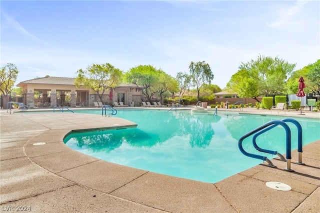 view of swimming pool featuring a patio