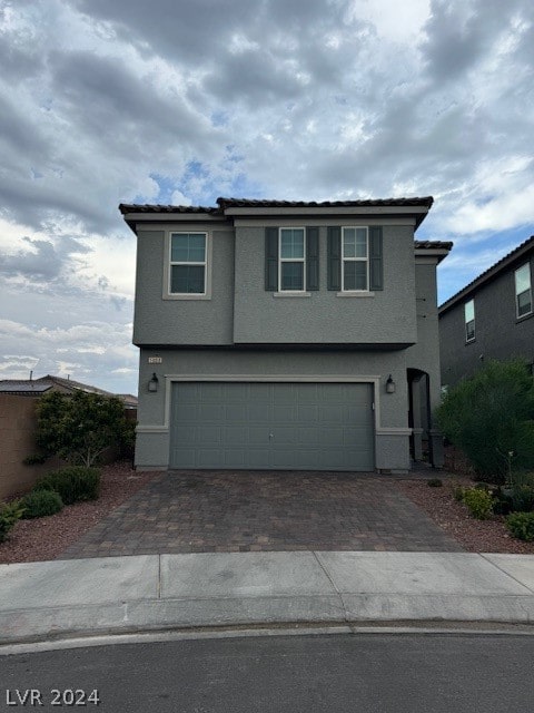 view of front property featuring a garage