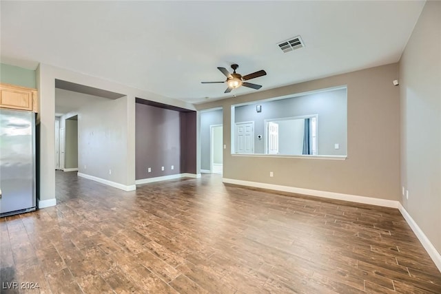 empty room featuring dark hardwood / wood-style floors and ceiling fan