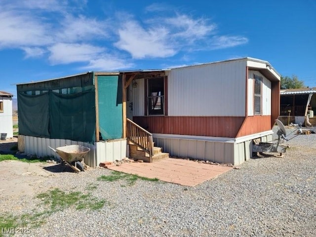 manufactured / mobile home with entry steps