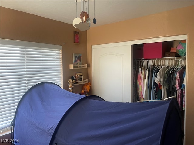 bedroom with a notable chandelier and a closet