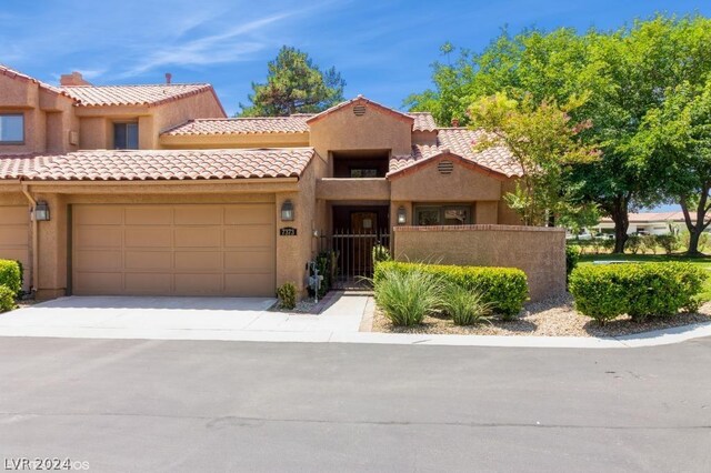 view of front facade featuring a garage