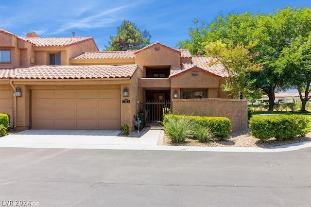 view of front facade featuring a garage