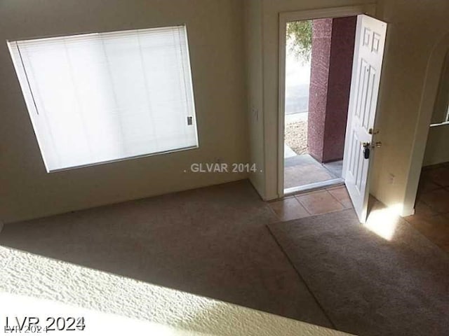 spare room featuring light tile patterned floors