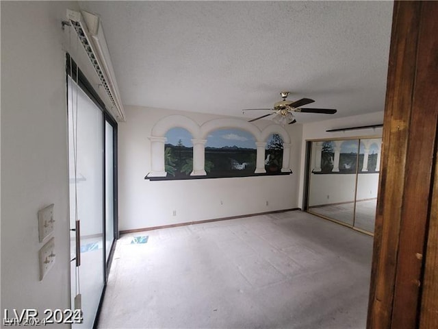 unfurnished bedroom featuring ceiling fan, a textured ceiling, and a closet