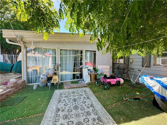 back of house featuring a lawn