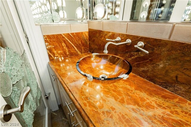 interior details featuring tasteful backsplash and vanity