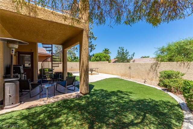 view of yard with a patio area