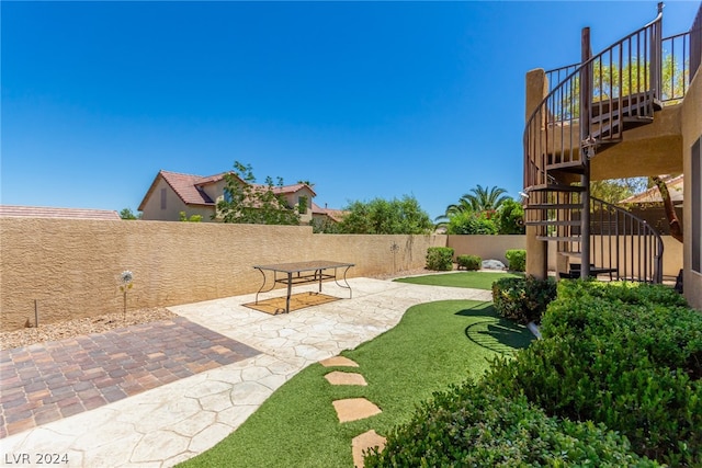 view of yard with a patio area