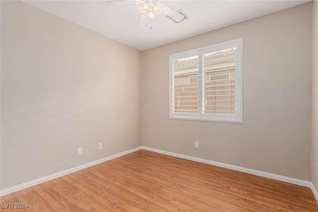 unfurnished room with light wood-style flooring, baseboards, and a ceiling fan