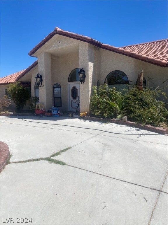 view of mediterranean / spanish-style home