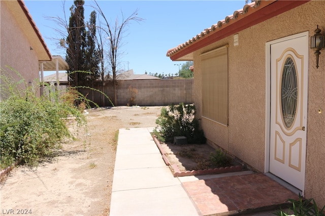 view of yard featuring a patio