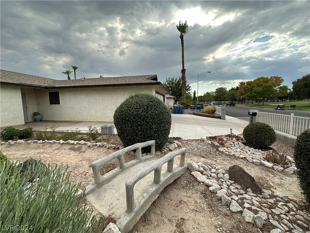 view of yard with a patio