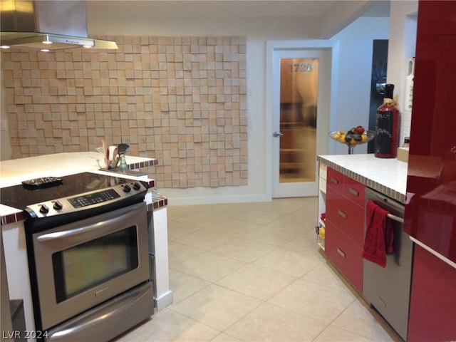 kitchen with backsplash, stainless steel appliances, and exhaust hood