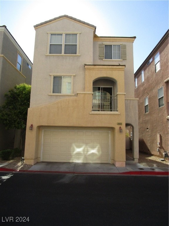 view of front facade featuring a garage