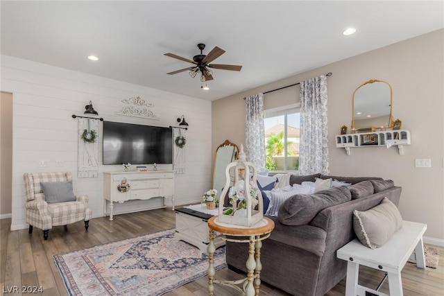 living area featuring ceiling fan, baseboards, wood finished floors, and recessed lighting