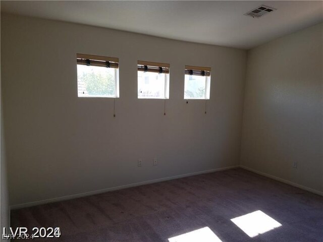 view of carpeted spare room