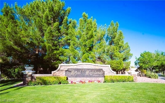 community sign featuring a lawn