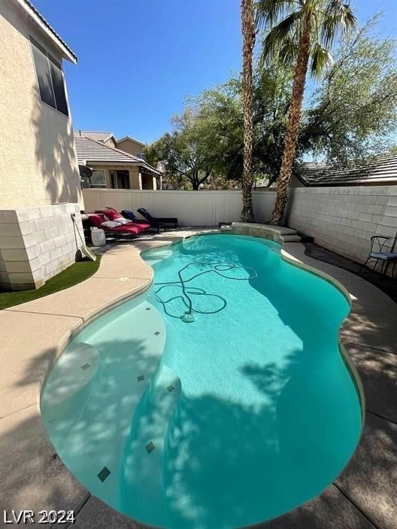 view of swimming pool