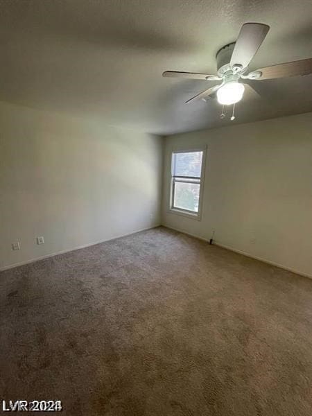 unfurnished room with carpet flooring and ceiling fan