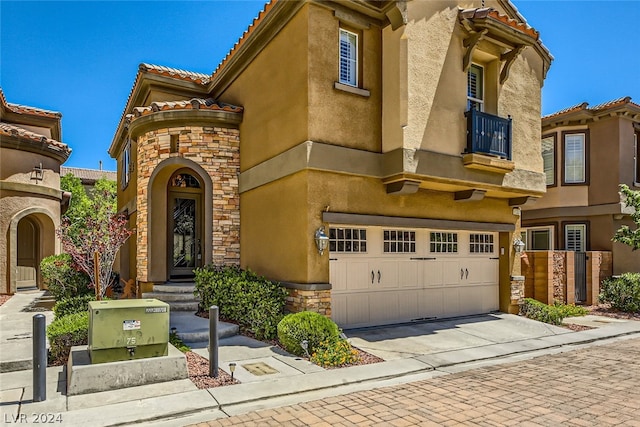 view of front of house featuring a garage