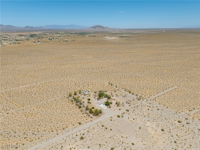 drone / aerial view featuring a mountain view