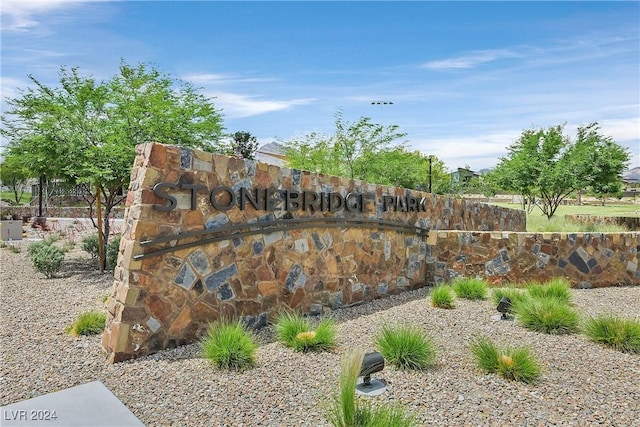 view of community / neighborhood sign