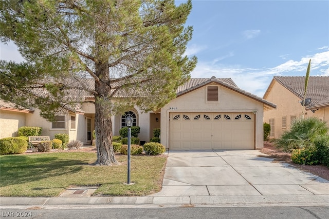 view of front of house featuring a garage and a front yard