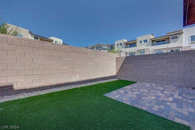 view of yard with a patio area