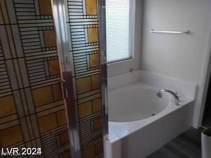 bathroom featuring a bathtub