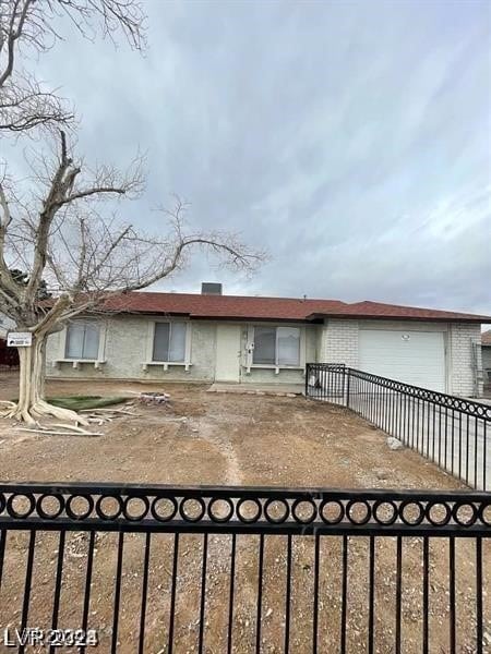 view of front of property featuring a garage