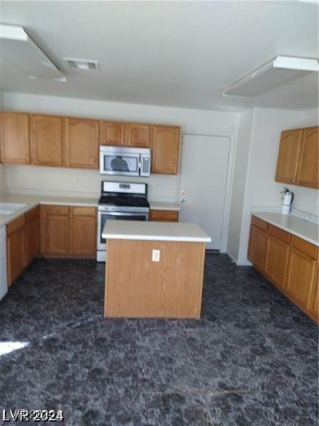 kitchen featuring stainless steel appliances and a kitchen island