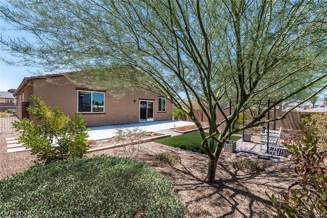 view of yard featuring a patio and fence