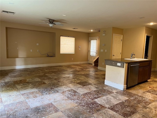 kitchen featuring a kitchen island with sink, sink, ceiling fan, and stainless steel dishwasher