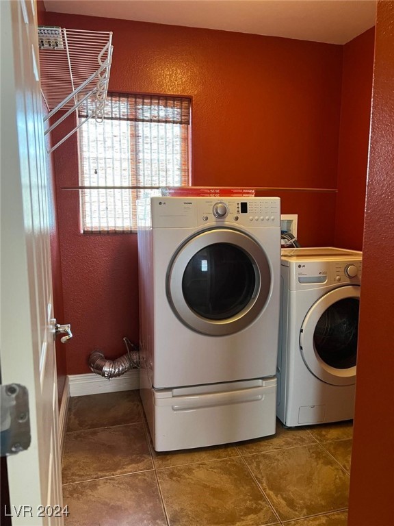 laundry room with tile patterned floors and washing machine and dryer