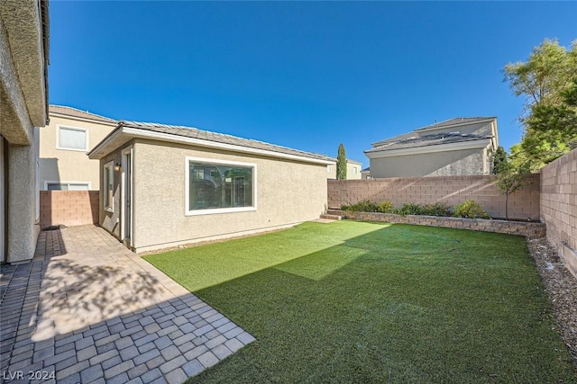 view of yard featuring a patio area