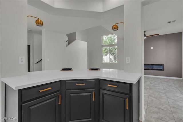 kitchen with ceiling fan and kitchen peninsula