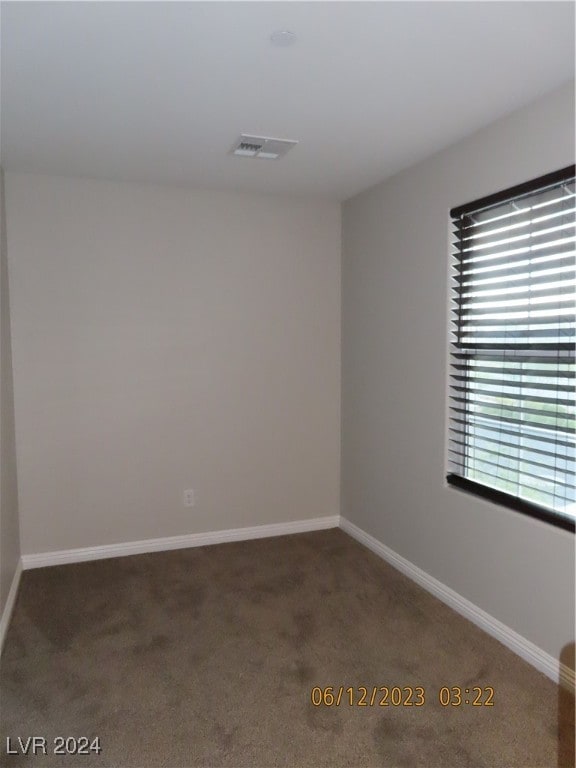 spare room with carpet flooring