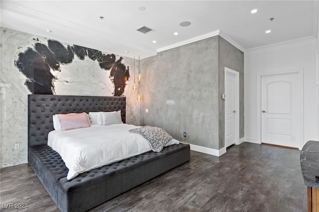 bedroom featuring recessed lighting, dark wood-style flooring, visible vents, baseboards, and ornamental molding