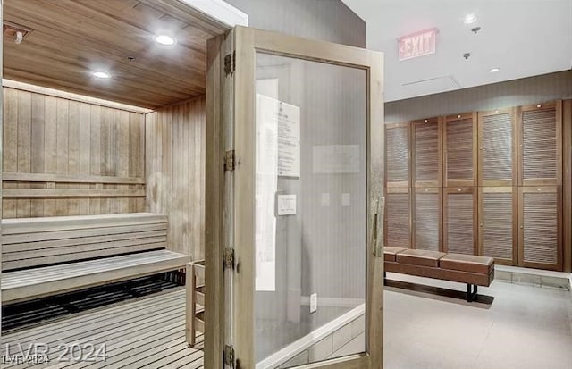 view of sauna / steam room with recessed lighting