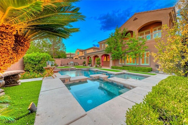 view of swimming pool featuring an in ground hot tub