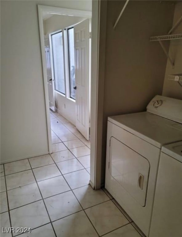 washroom with light tile patterned flooring and independent washer and dryer